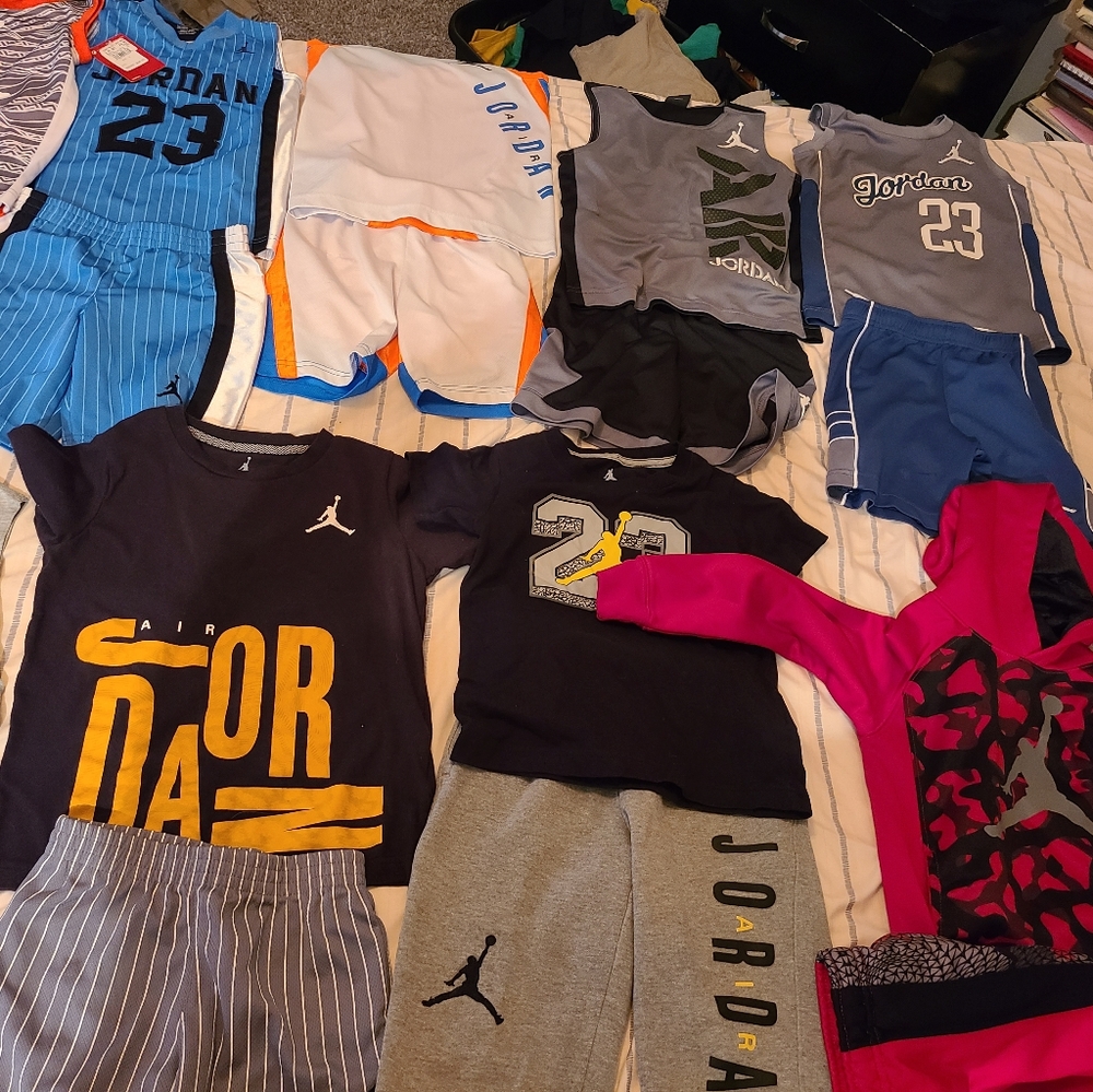 23 PIECE BOYS JORDAN LOT SIZE 6